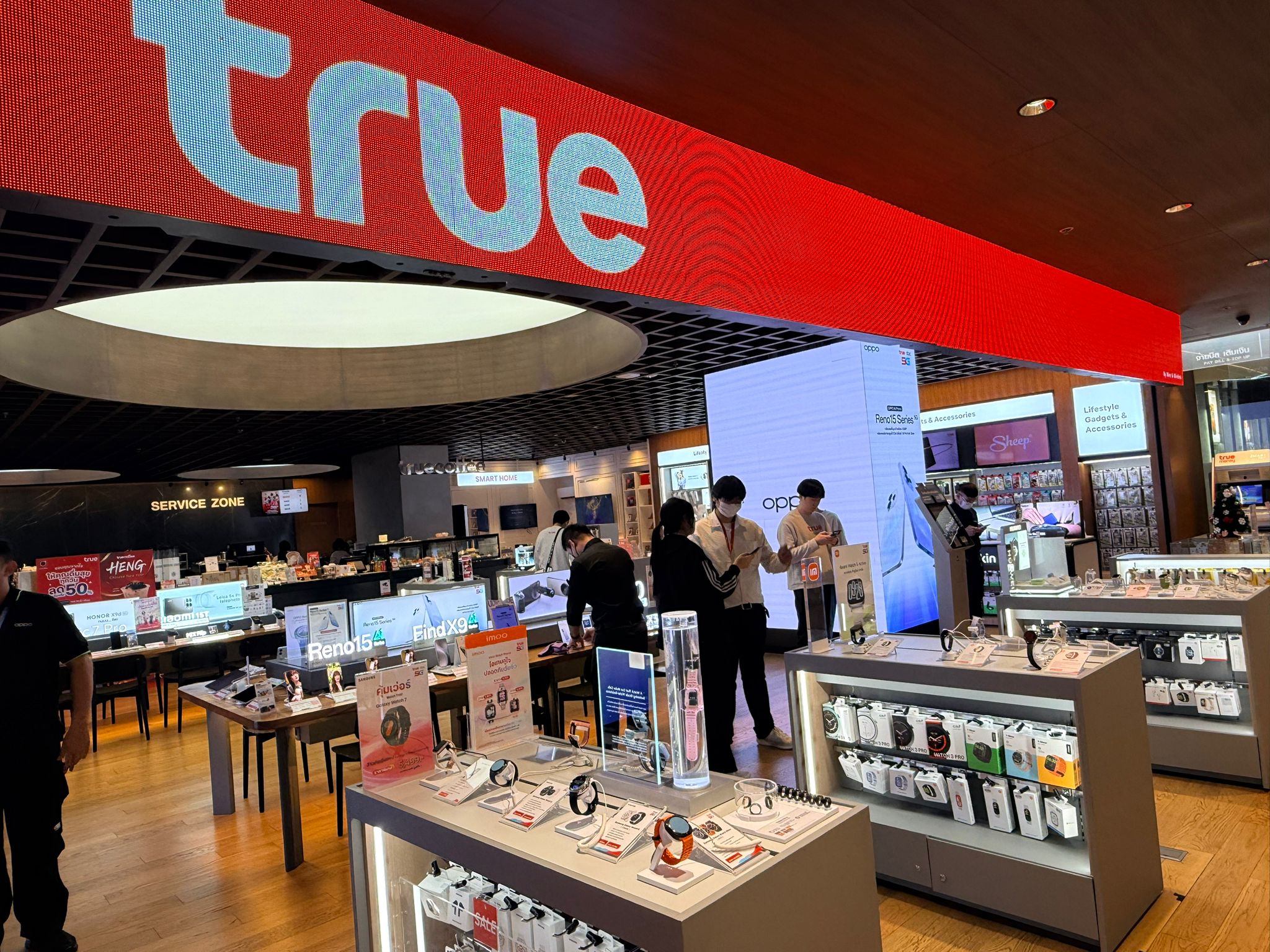 Momax Lands in Thailand: Smart Rings & Watches Now at TRUE Stores!